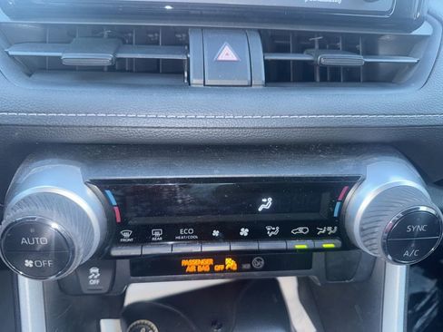 Used 2020 Toyota RAV4 XLE image 14