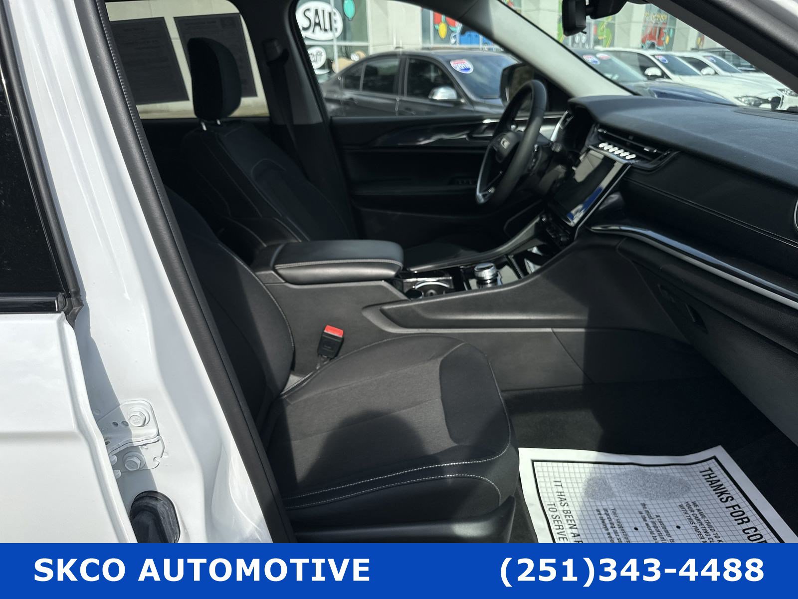 Used 2022 Jeep Grand Cherokee Laredo AWD/4WD image 13