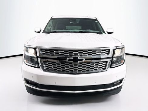 Used 2018 Chevrolet Suburban LT image 2