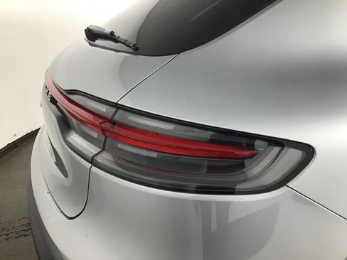 Certified 2026 Porsche Macan AWD/4WD image 16