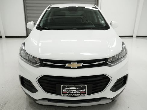 Used 2022 Chevrolet Trax LS w/ Tint and Cruise Package image 2