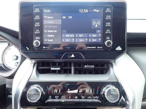 Certified 2021 Toyota Venza XLE image 28