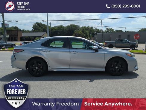 Used 2019 Toyota Camry SE FWD image 8