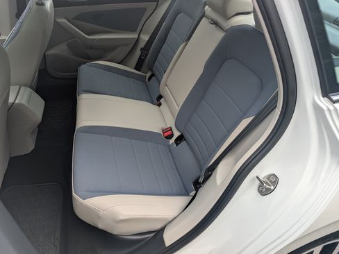 Used 2025 Volkswagen Jetta SE w/ Sunroof Package FWD image 17