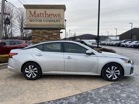 Used 2023 Nissan Altima 2.5 S image 4