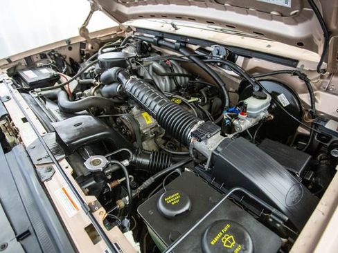 Used 1996 Ford Bronco XLT image 43