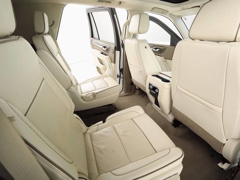 Used 2021 GMC Yukon Denali w/ Denali Premium Package image 16