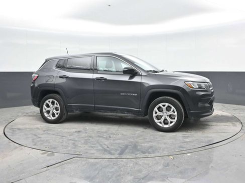 Used 2024 Jeep Compass Sport AWD/4WD image 7