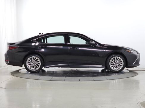 Used 2023 Lexus ES 300h Ultra Luxury w/ Accessory Package (Z2) FWD image 10