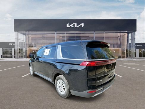 Used 2023 Kia Carnival LX image 6
