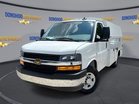 New 2025 Chevrolet Express 3500 w/ Power Convenience Package image 4