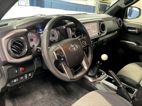 Used 2022 Toyota Tacoma TRD Sport w/ Technology Package AWD/4WD image 8