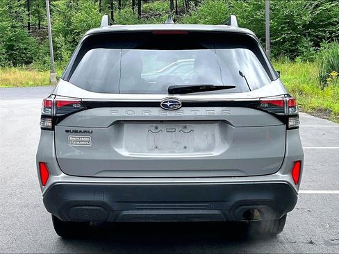 Used 2025 Subaru Forester Premium AWD/4WD image 5