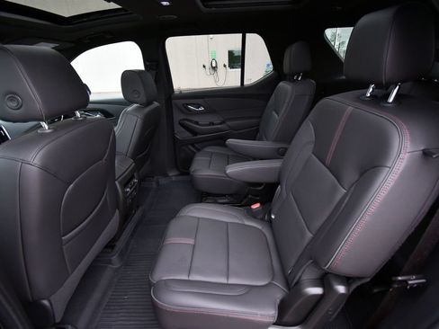 Used 2023 Chevrolet Traverse RS AWD/4WD image 16