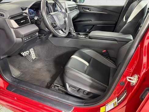 Used 2025 Toyota Camry SE FWD image 9