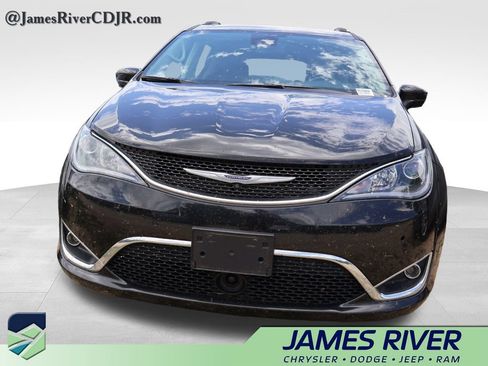 Used 2020 Chrysler Pacifica Touring-L w/ Advanced Safetytec Group FWD image 5