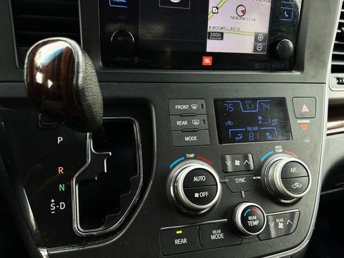 Used 2015 Toyota Sienna Limited Premium image 32