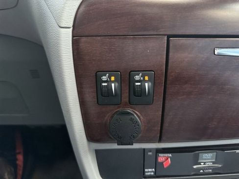 Used 2014 Toyota Sienna Limited image 23