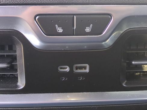 Used 2022 Chevrolet Silverado 1500 High Country w/ High Country Premium Package AWD/4WD image 16