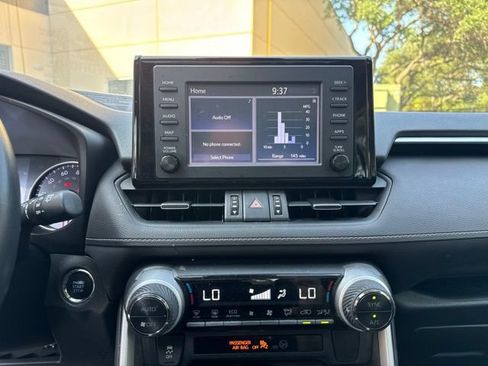 Used 2019 Toyota RAV4 XLE Premium FWD image 9