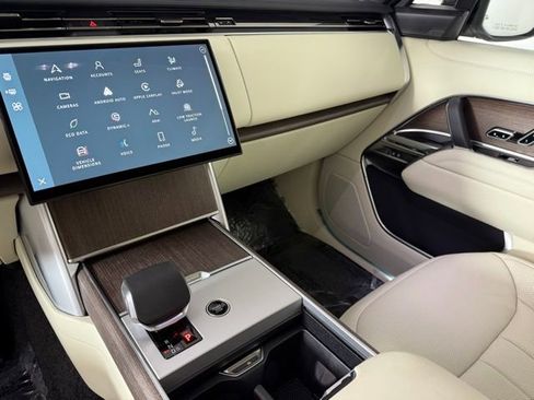 New 2025 Land Rover Range Rover SE image 24