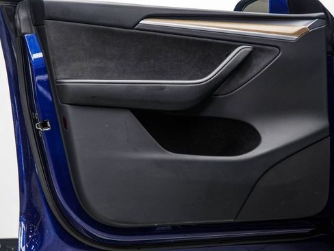 Used 2023 Tesla Model Y AWD image 31