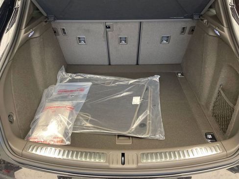 New 2026 Porsche Macan image 6