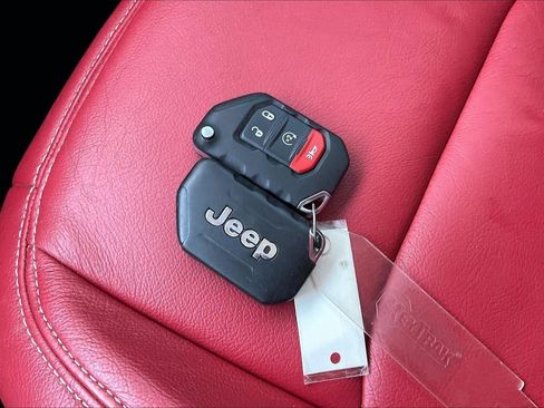 Used 2018 Jeep Wrangler Unlimited Sahara w/ LED Lighting Group AWD/4WD image 12