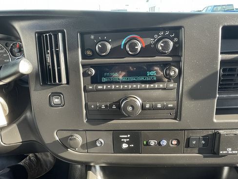 Used 2025 Chevrolet Express 3500 LT w/ LT Preferred Equipment Group RWD image 30