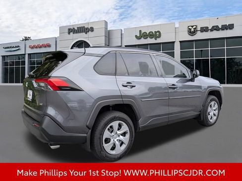 Used 2021 Toyota RAV4 LE FWD image 3