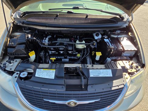 Used 2003 Chrysler Town & Country LX image 29