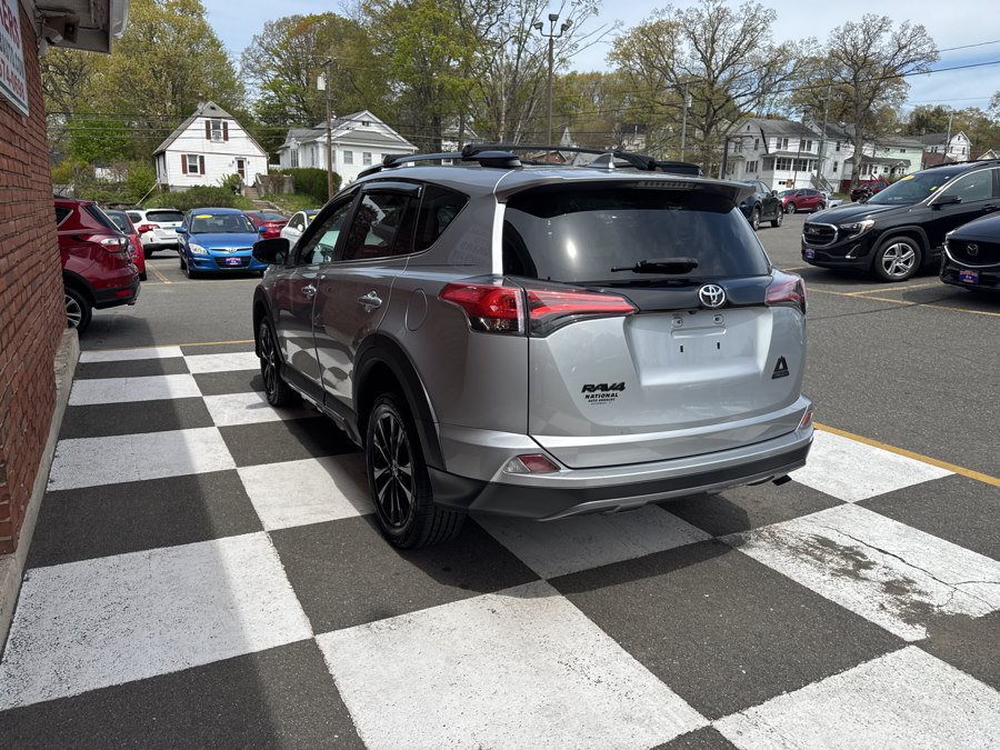 Used 2018 Toyota RAV4 XLE AWD/4WD image 4