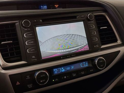 Used 2017 Toyota Highlander Limited image 17