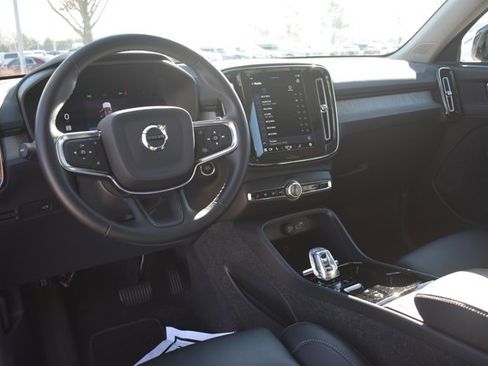 Used 2025 Volvo XC40 B5 Plus image 20