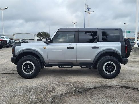 Used 2023 Ford Bronco Badlands image 2