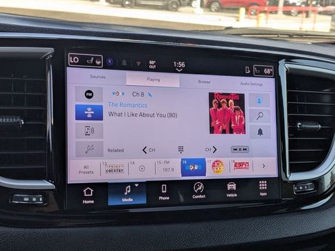 Used 2025 Chrysler Pacifica Select image 18