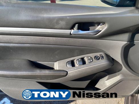 Used 2022 Nissan Altima 2.5 SV FWD image 30