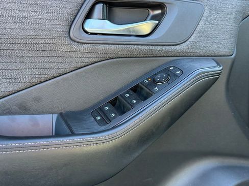 Used 2023 Nissan Rogue SV image 13