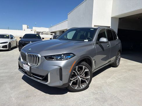 Used 2026 BMW X5 sDrive40i w/ Premium Package RWD image 3
