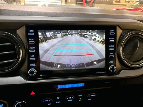 Used 2023 Toyota Tacoma TRD Sport w/ Technology Package image 19