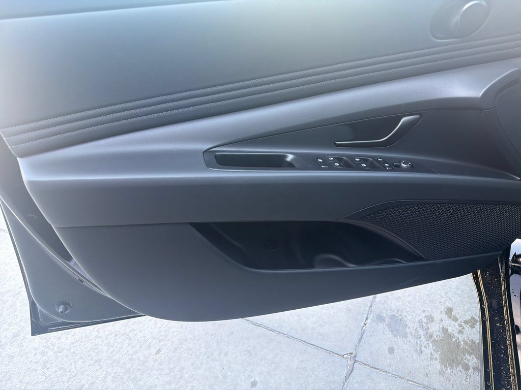 New 2026 Hyundai Elantra SEL Sport FWD image 17