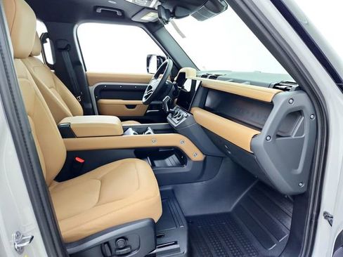 New 2026 Land Rover Defender 110 X-Dynamic SE image 18