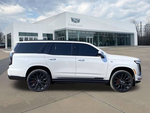 Certified 2025 Cadillac Escalade Sport Platinum w/ LPO, ONYX Package AWD/4WD image 2