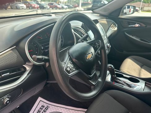 Used 2020 Chevrolet Malibu LS FWD image 23