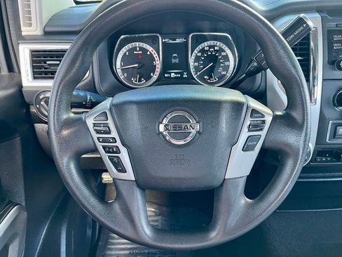 Used 2017 Nissan Titan SV image 15