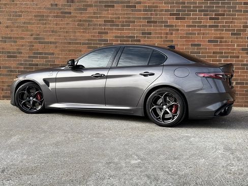 Used 2024 Alfa Romeo Giulia Quadrifoglio image 3