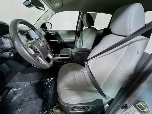 Certified 2021 Toyota Tacoma SR5 AWD/4WD image 18