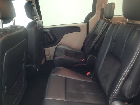 Used 2019 Dodge Grand Caravan SXT FWD image 18