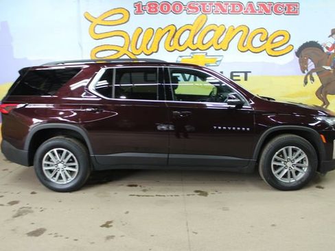 Used 2023 Chevrolet Traverse LT image 1
