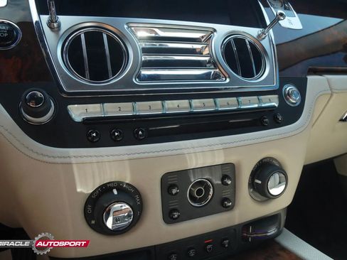 Used 2015 Rolls-Royce Wraith image 39